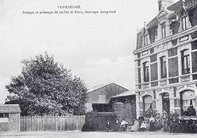 Carte postale ancienne d’une ferme et de ses bâtiments